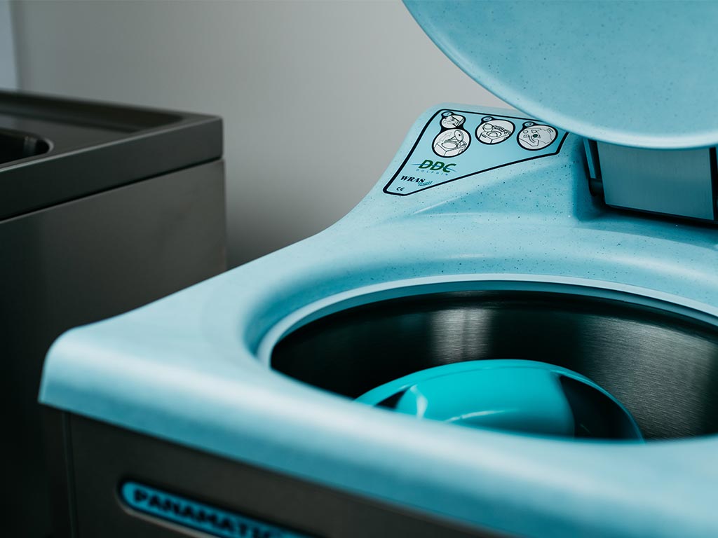 DDC Dolphin Panamatic Midi Bedpan Washer Disinfector With Bedpans